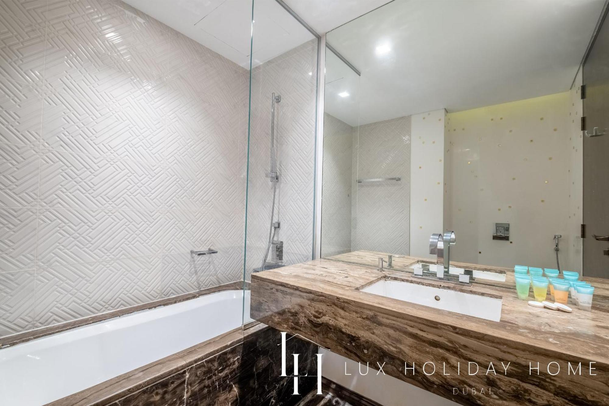 Lux - Lavish Suite With Full Palm Jumeirah View 1 دبي المظهر الخارجي الصورة