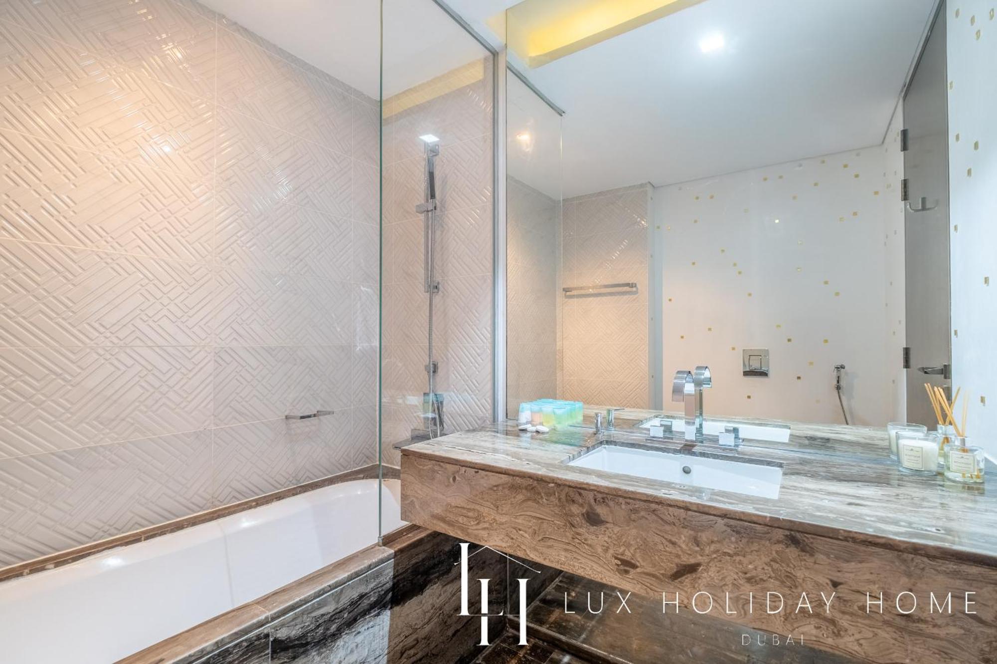 Lux - Lavish Suite With Full Palm Jumeirah View 1 دبي المظهر الخارجي الصورة